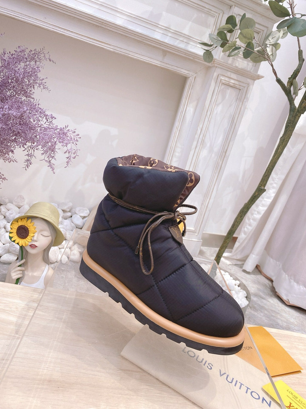 PILLOW COMFORT ANKLE BOOTS IN BLACK NYLON