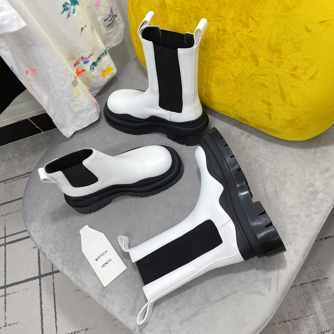 TIRE CHELSEA BOOT IN WHITE MIX BLACK CALFSKIN