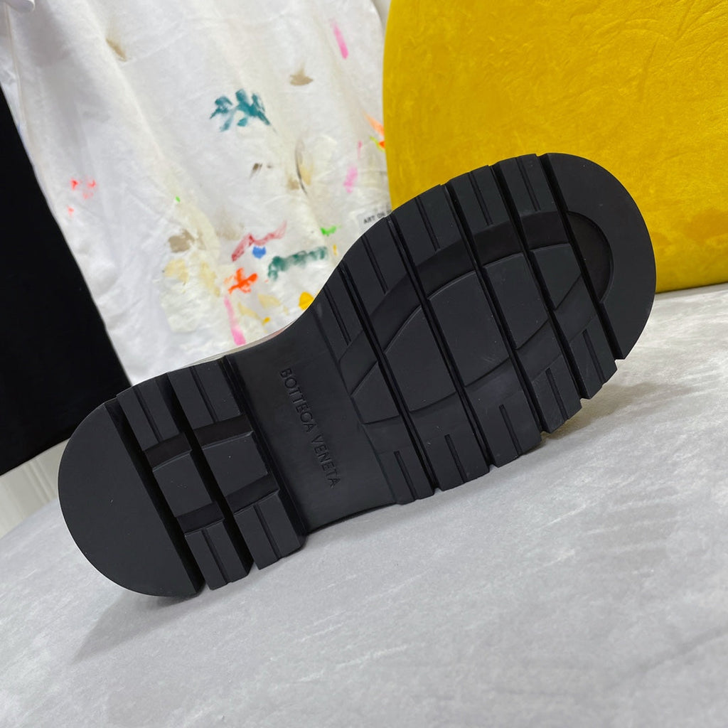 TIRE CHELSEA BOOT IN WHITE MIX BLACK CALFSKIN