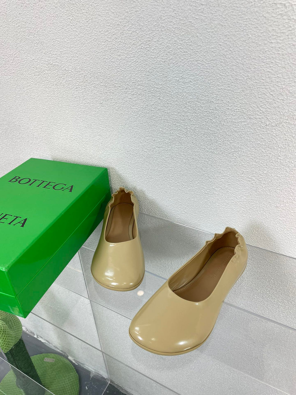 ATOMIC BALLERINA FLAT IN BISQUE BEIGE CALFSKIN