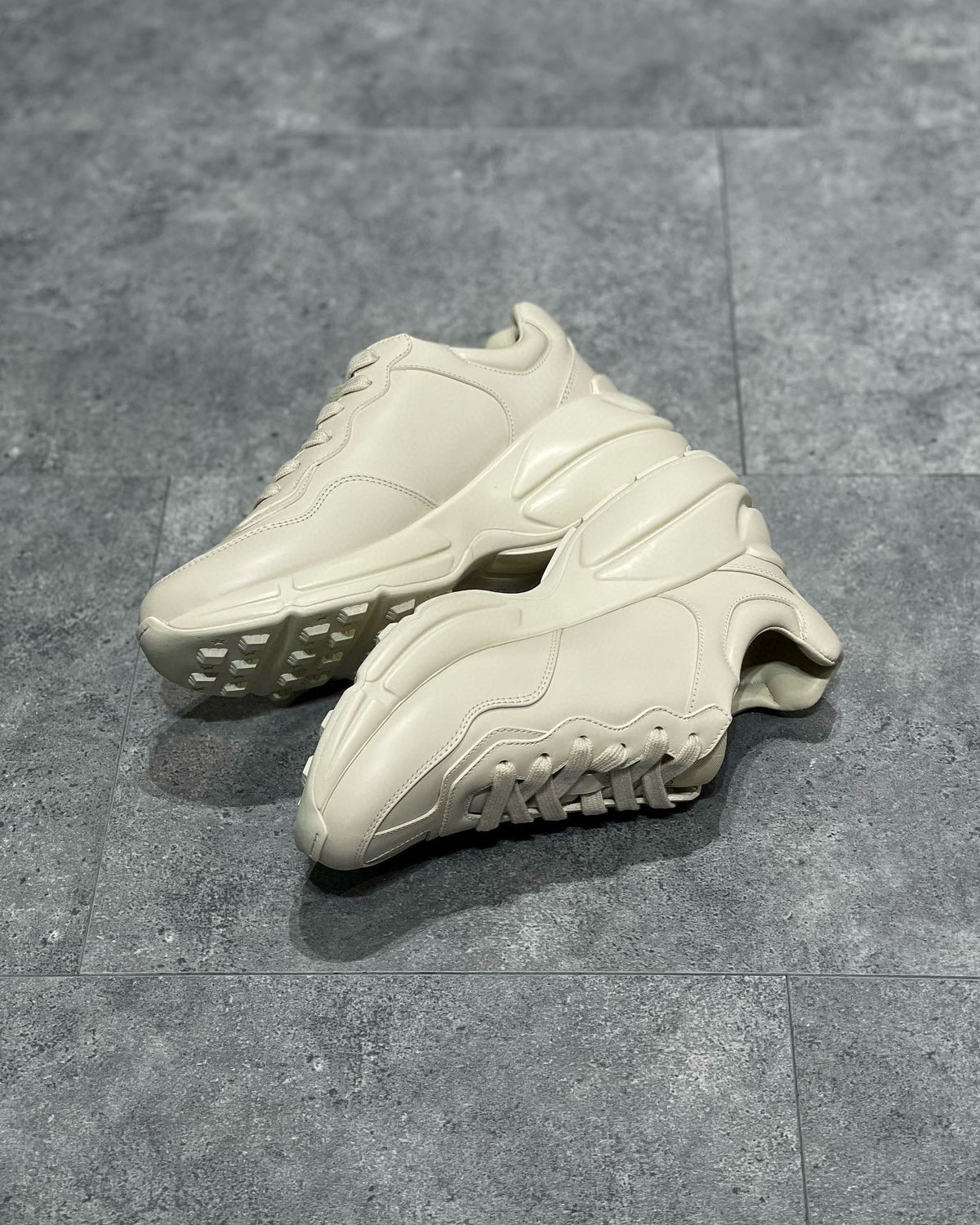 GUC Sneakers