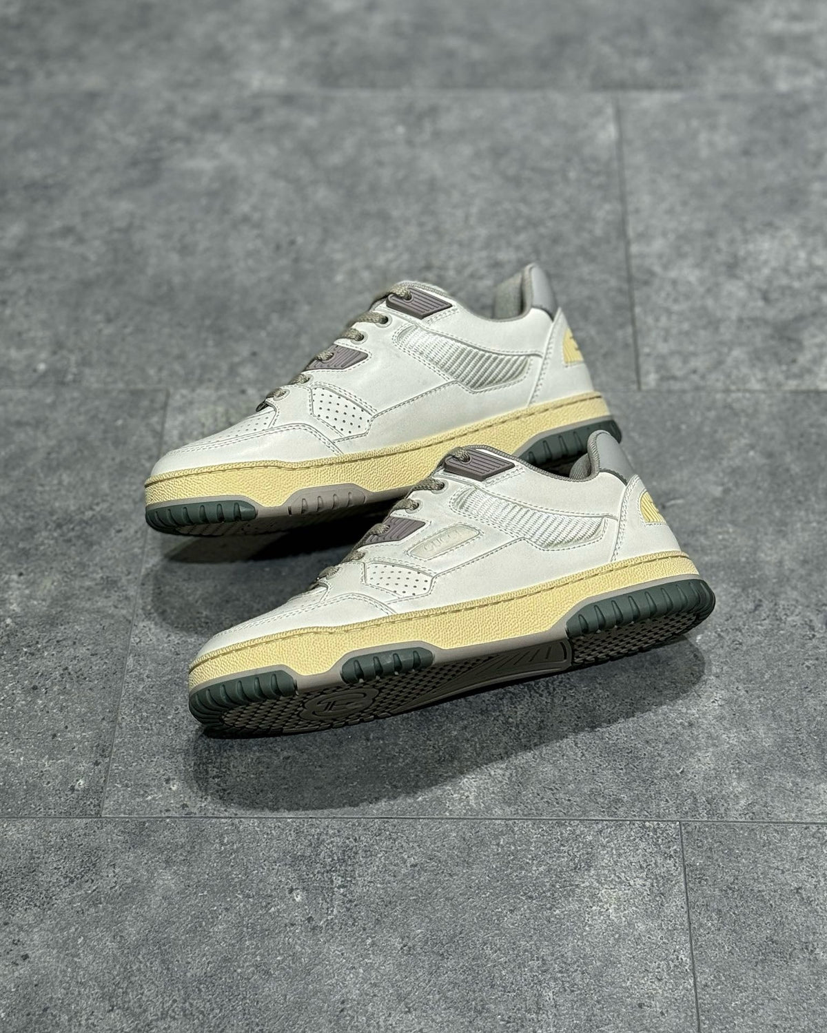 GUC Sneakers