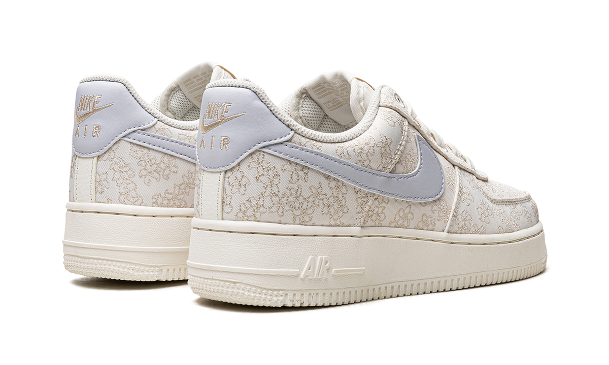 AIR FORCE 1 '07 SE JACQ WMNS "Flower Embroidery" DR6402 900