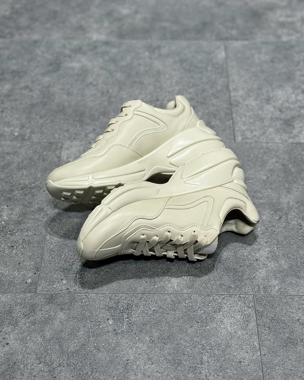 GUC Sneakers