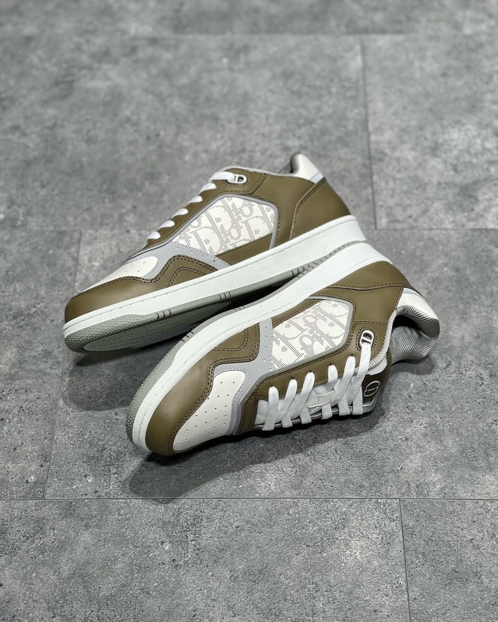 DIO Sneakers