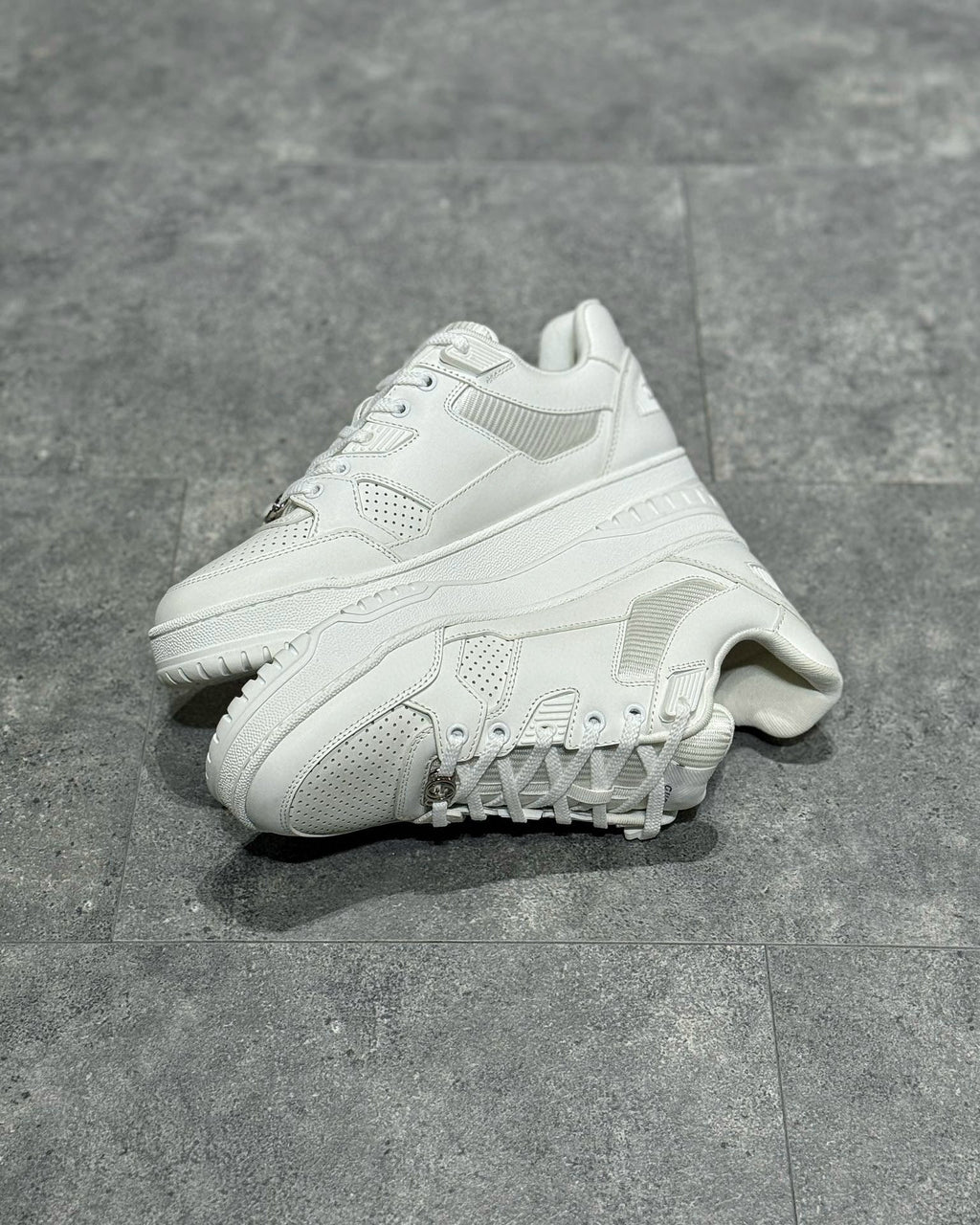 GUC Sneakers