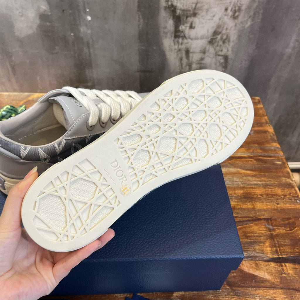 DIO Sneakers