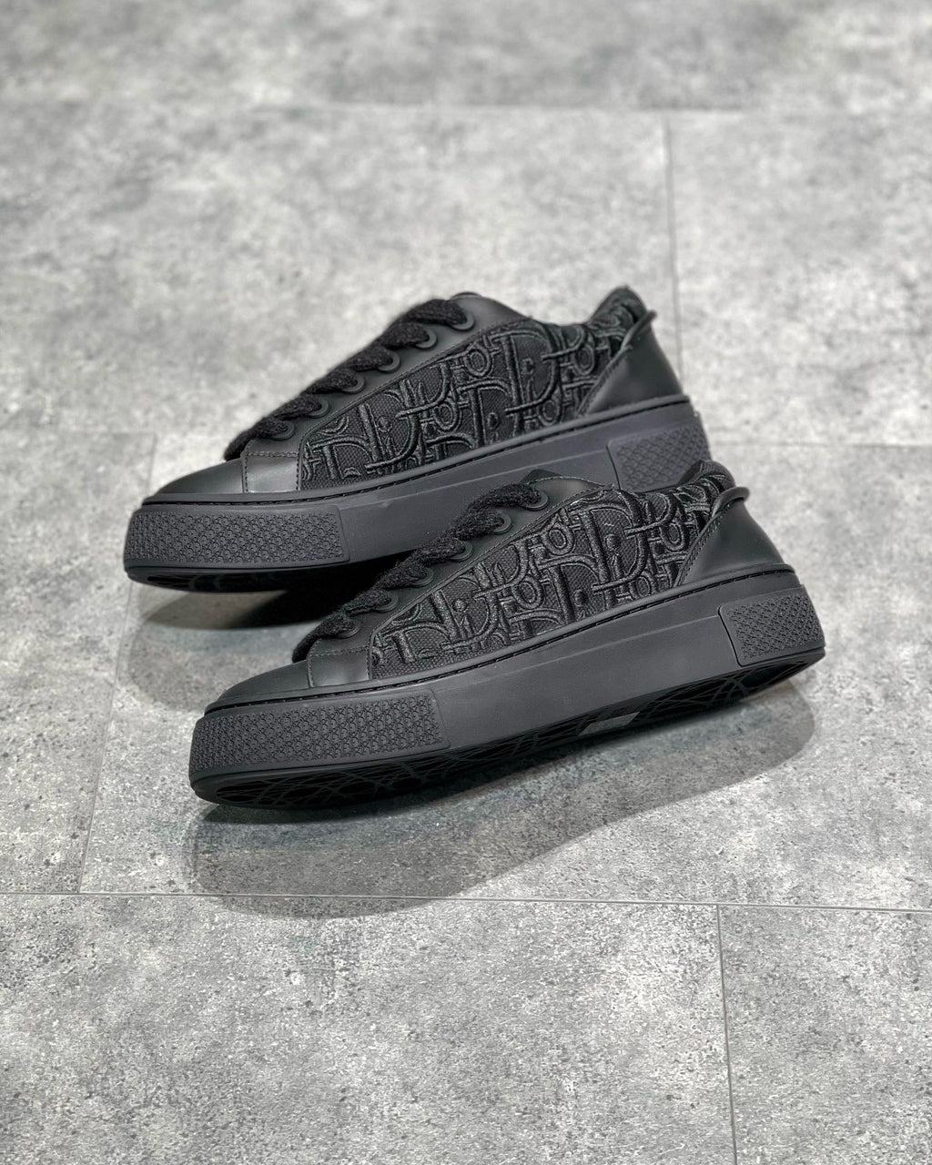 DIO Sneakers