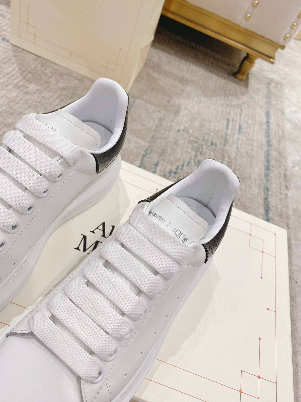 Sneakers & Shoes