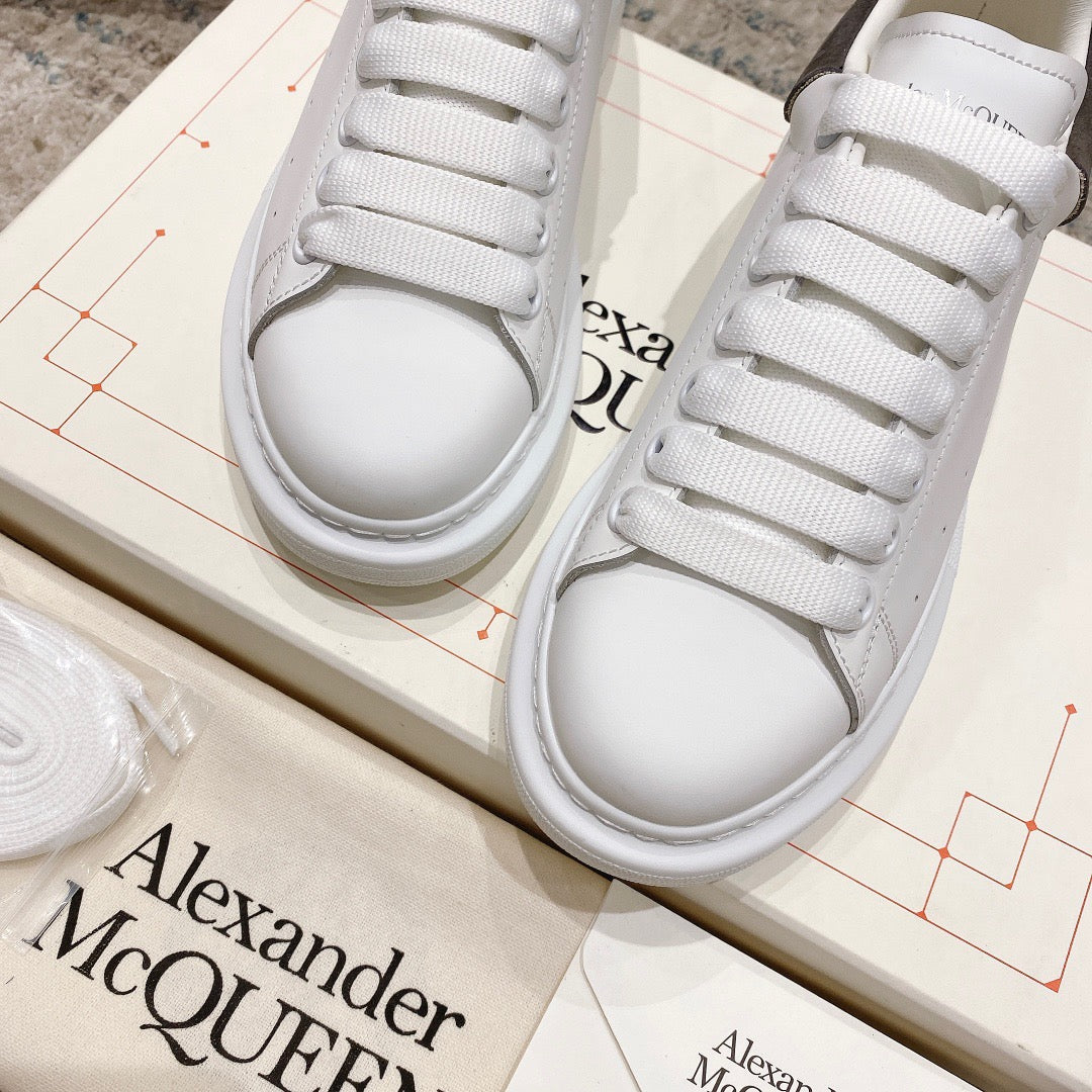 Sneakers & Shoes
