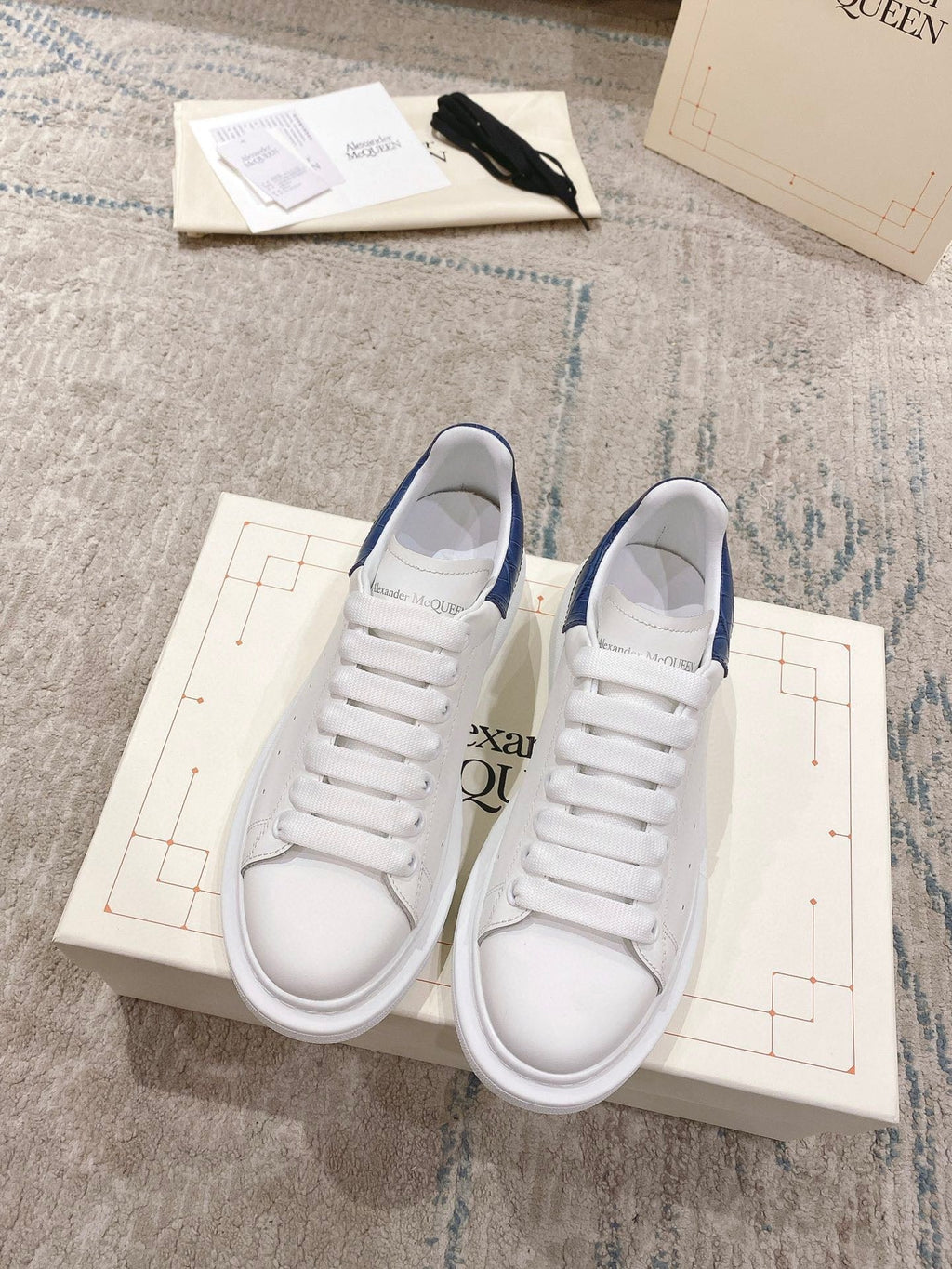 Sneakers & Shoes