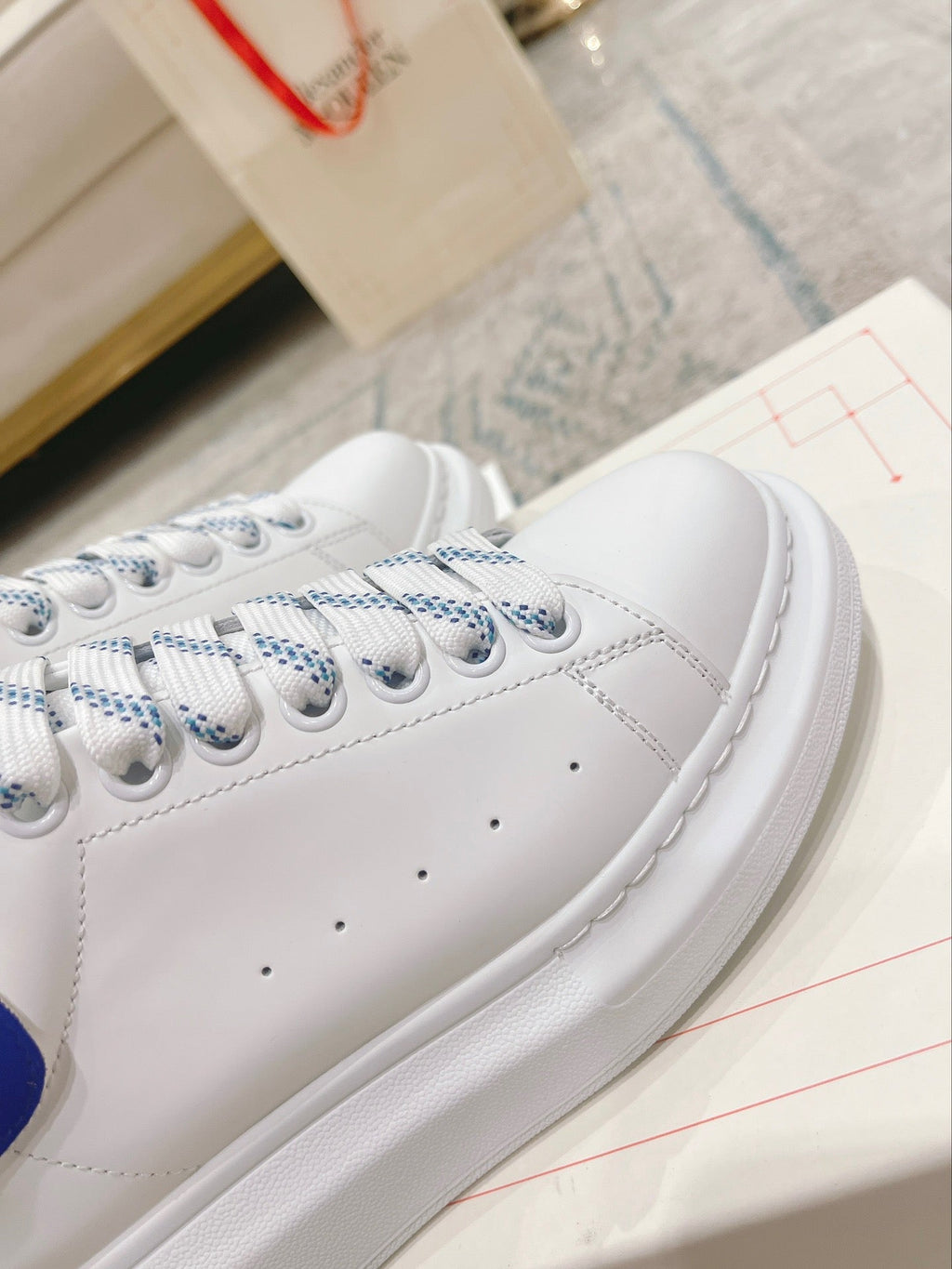 Sneakers & Shoes