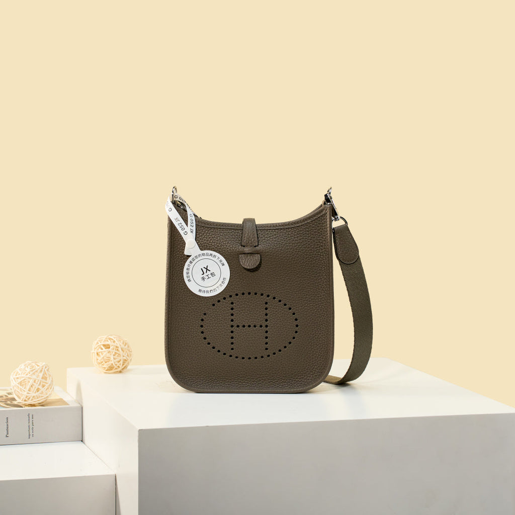 High-end Hermes 2026 Evelyne Bag 17cm Taurillon Clemence Leather 2