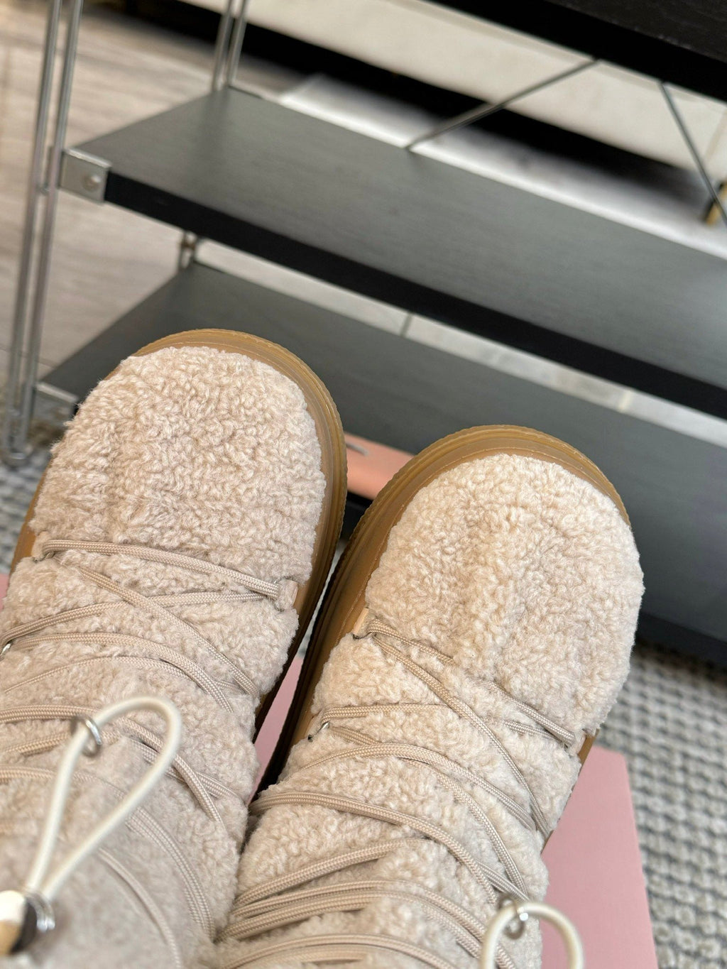 SNOW ANKLE BOOTS IN COSMIC LATTE SHEARLING
