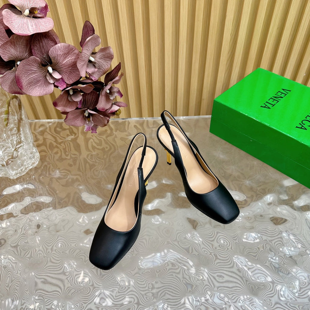 KNOT PUMP 9 CM IN BLACK CALFSKIN WITH GOLD FINISHED METAL HEEL