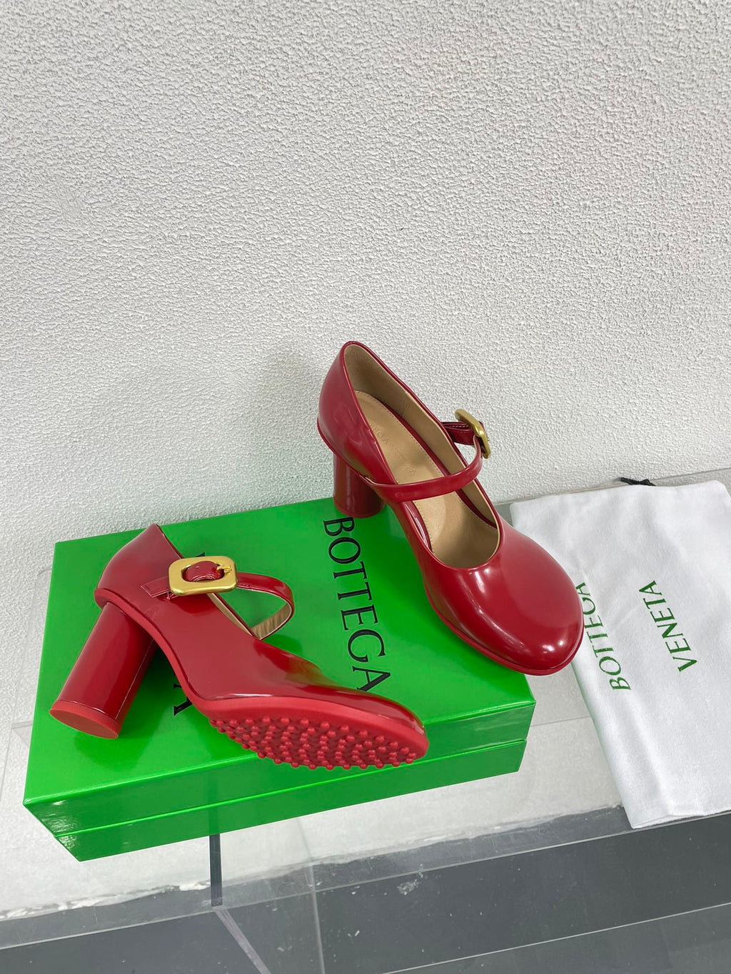 ATOMIC MARY-JANE PUMP 9 CM IN RUBY RED CALFSKIN