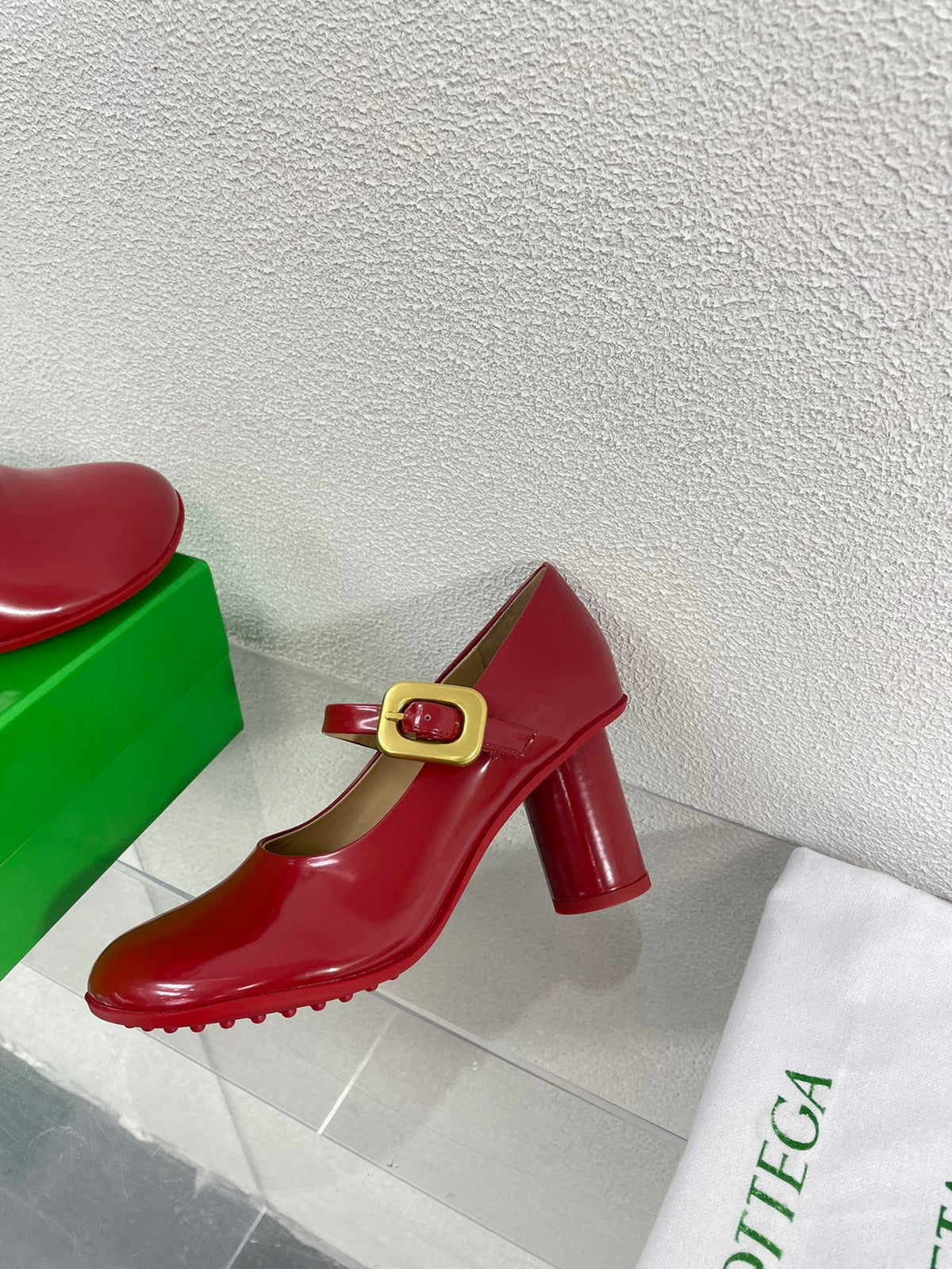 ATOMIC MARY-JANE PUMP 9 CM IN RUBY RED CALFSKIN