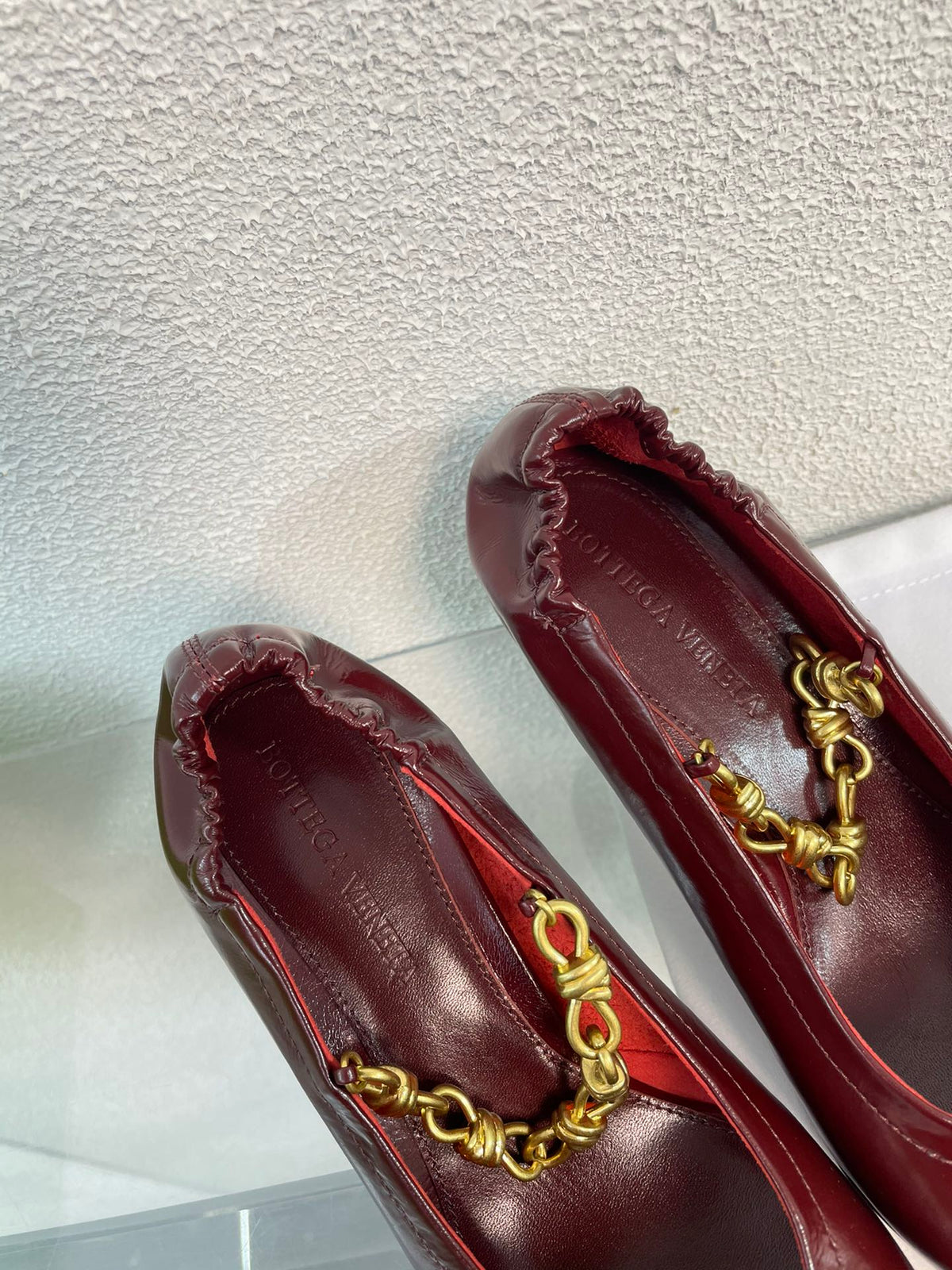SHARP CHAIN PUMP 6 CM IN MAHOGANY RED CALFSKIN