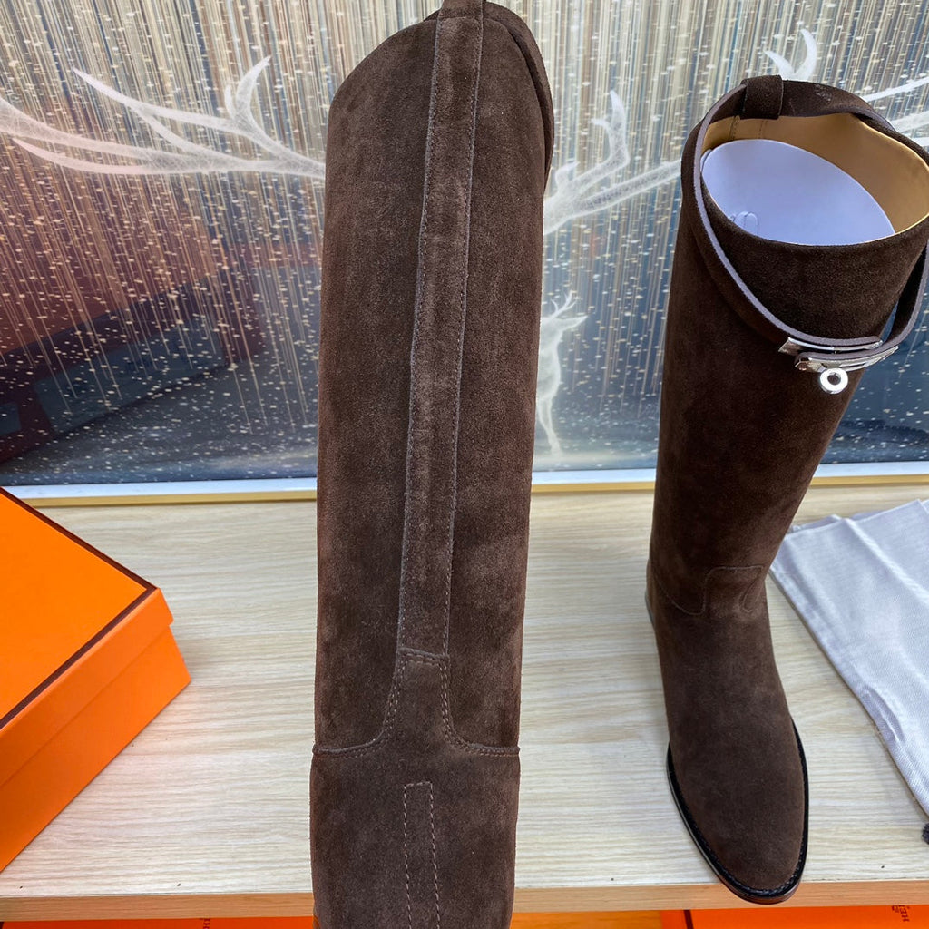 KNEE HIGH BOOTS IN CHOCOLATE BROWN SUEDE