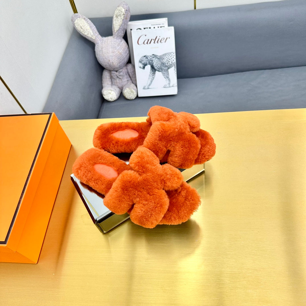 0RAN SHEARLING SANDALS SALAMANDER ORANGE