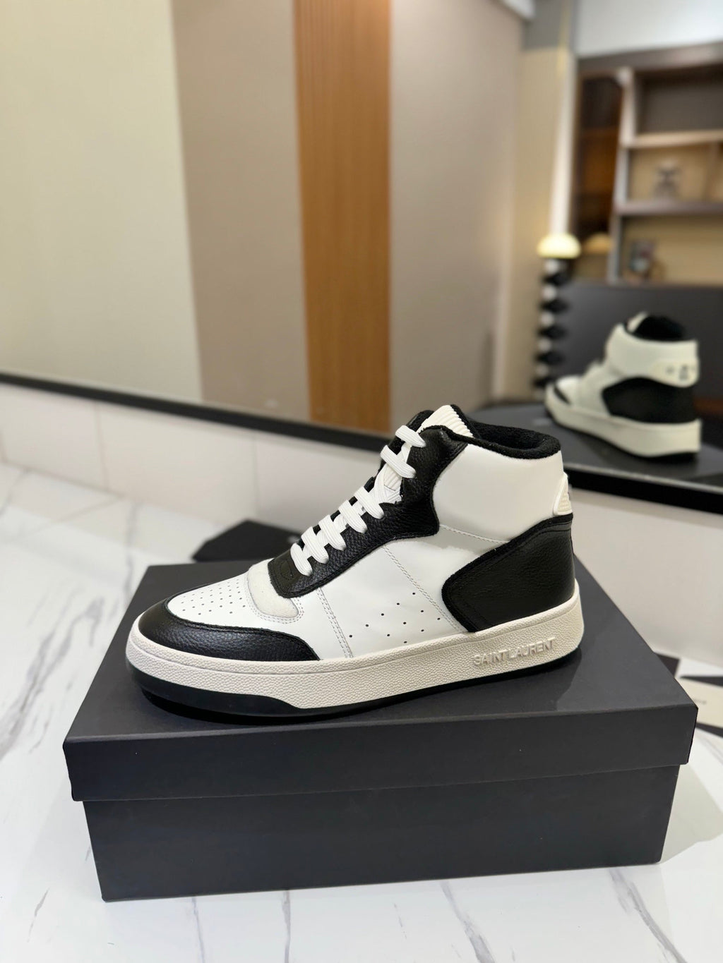 MID-TOP SNEAKERS IN WHITE MIX BLACK PERFORATED LAMBSKIN